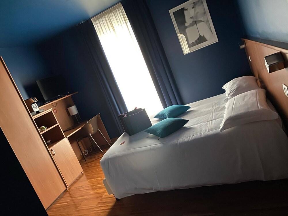 Albergo Residenza Al Teatro Удіне Екстер'єр фото