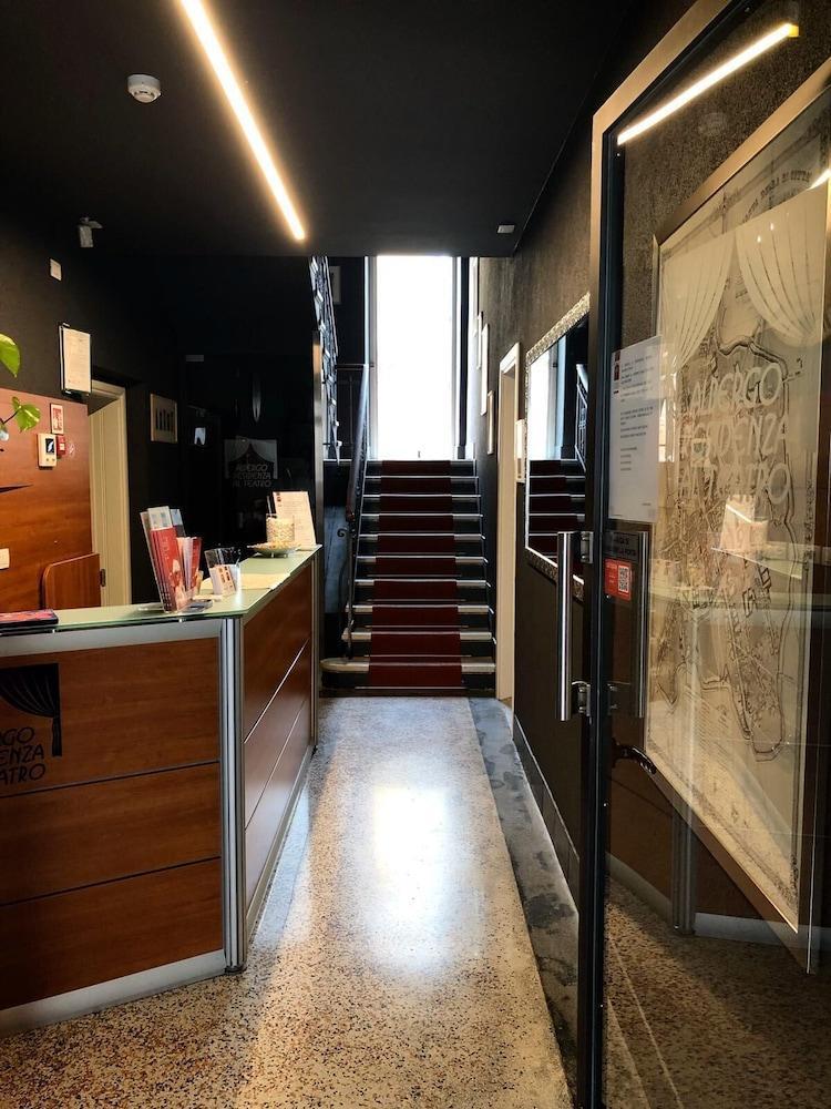 Albergo Residenza Al Teatro Удіне Екстер'єр фото